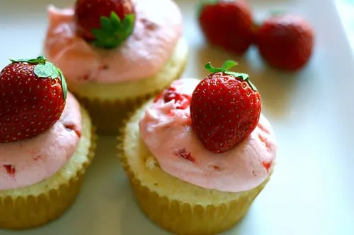 vanilla-strawberry-cupcakes