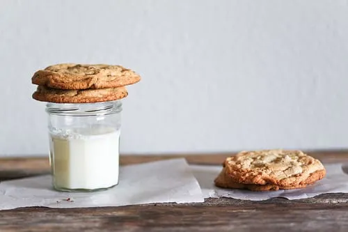 chocolate-chip-cookies-milk chocolate-chip-cookies-milk
