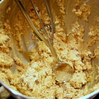 Recipe: Chocolate Chip Oatmeal Cookies thumbnail