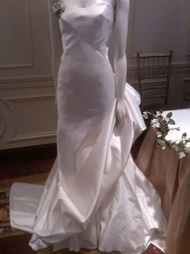 modern-silk-wedding-gown-the-wedding-party