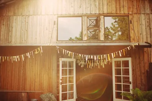 diy-party-bunting-barn-wedding diy-party-bunting-barn-wedding