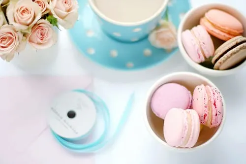 blue-white-polka-dots-pink-macarons