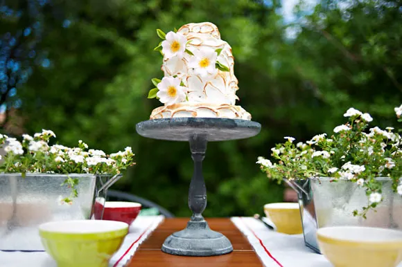 unique-wedding-cake-with-flowers-12