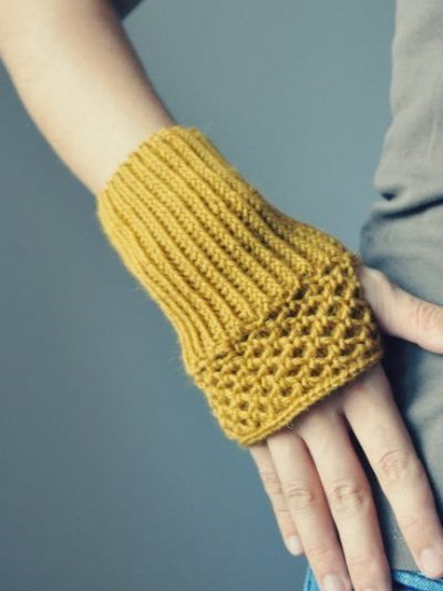 Pretty Crocheted Winter Accessories thumbnail