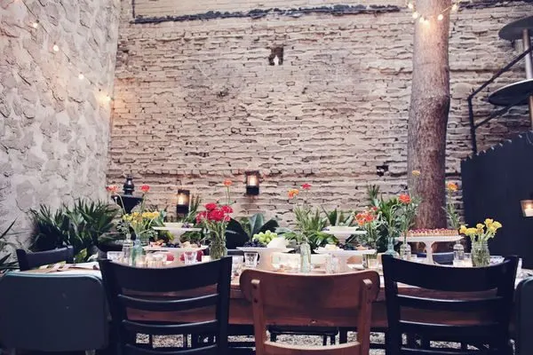 outdoor-dinner-party