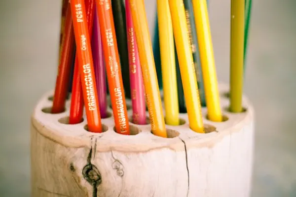 DIY salvaged wood pencil & pen caddy - Crafty Nest