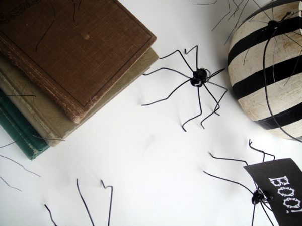 Diy Spider Placecards The Sweetest Occasion