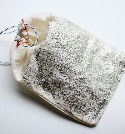 DIY Glitter Gift Bags thumbnail