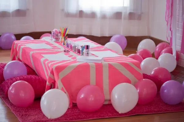 DIY-Neon-Pink-Kids-Valentines-Party-0002