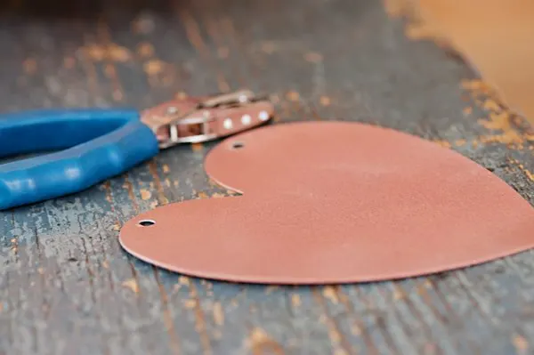 DIY heart garland from The Sweetest Occasion