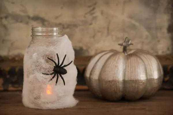 Halloween mason jar spider lanterns | The Sweetest Occasion