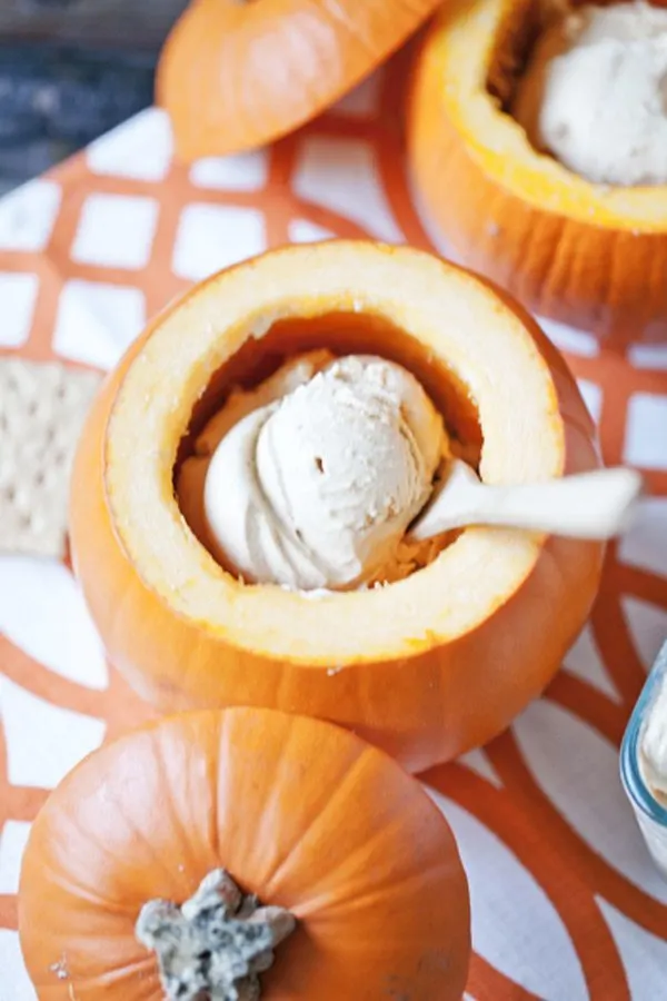 Pumpkin ice cream served in mini pumpkins | Sugar & Charm for The Sweetest Occasion