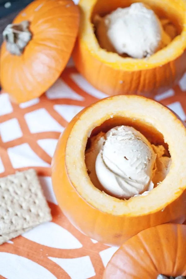 Pumpkin ice cream served in mini pumpkins | Sugar & Charm for The Sweetest Occasion