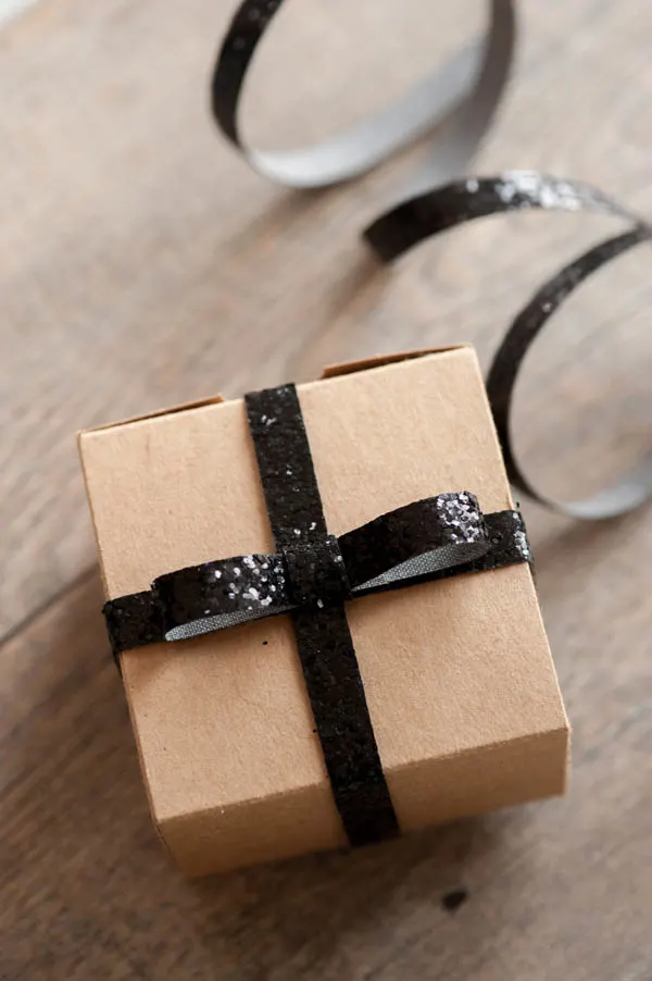 DIY gift wrap from the Sweetest Occasion
