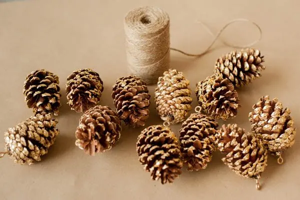 DIY gold leaf pine cone garland from The Sweetest Occasion | Photo by Alice G Patterson