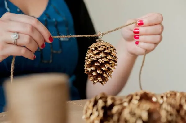 DIY gold leaf pine cone garland from The Sweetest Occasion | Photo by Alice G Patterson