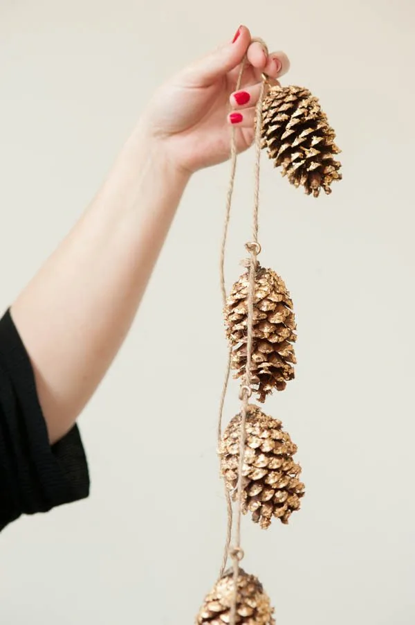 DIY gold leaf pine cone garland from The Sweetest Occasion | Photo by Alice G Patterson