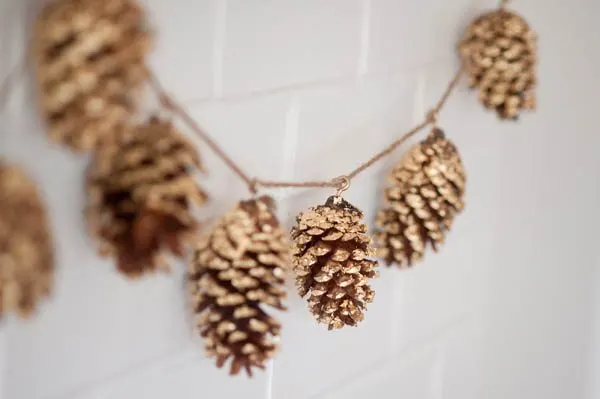 DIY gold leaf pine cone garland from The Sweetest Occasion | Photo by Alice G Patterson