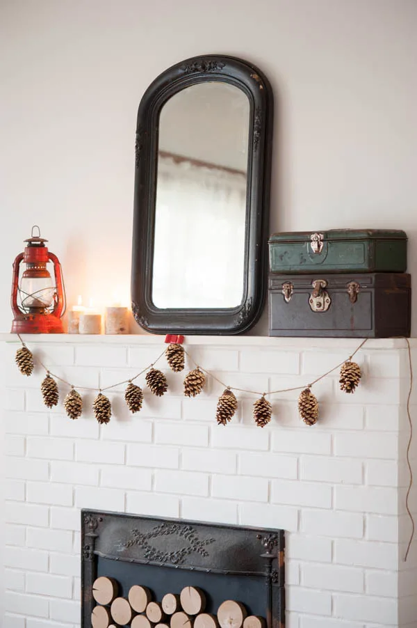 DIY gold leaf pine cone garland from The Sweetest Occasion | Photo by Alice G Patterson