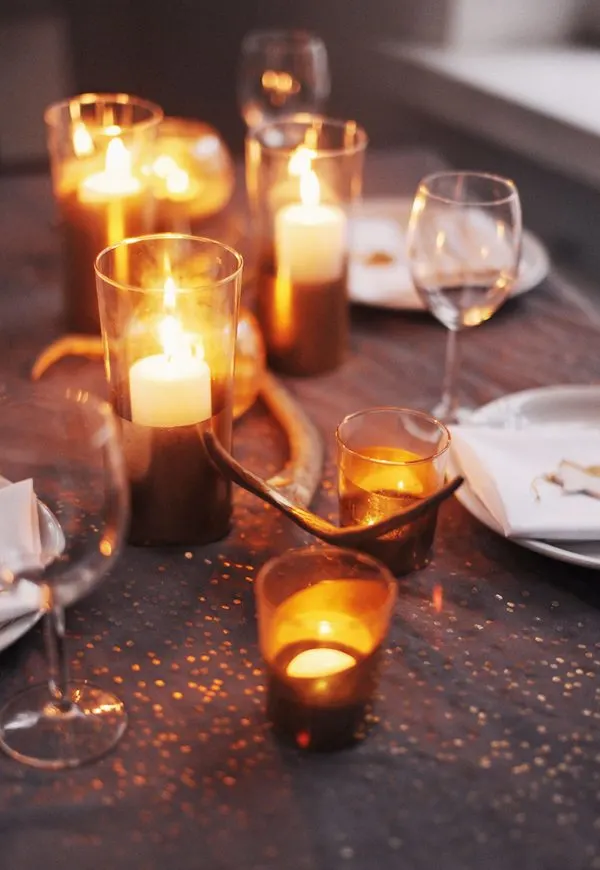 Gold holiday table by Hey Look via The Sweetest Occasion