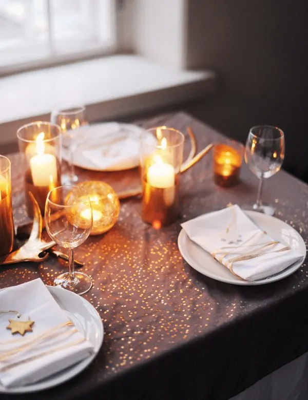 Gold holiday table by Hey Look via The Sweetest Occasion