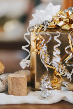 Cozy midcentury Christmas party by Anne Sage + The Why We Love on The Sweetest Occasion