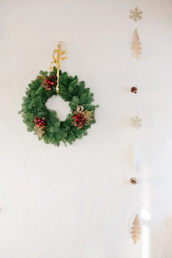 Cozy midcentury Christmas party by Anne Sage + The Why We Love on The Sweetest Occasion