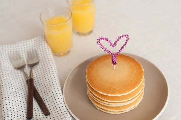 DIY pipe cleaner heart toppers from The Sweetest Occasion