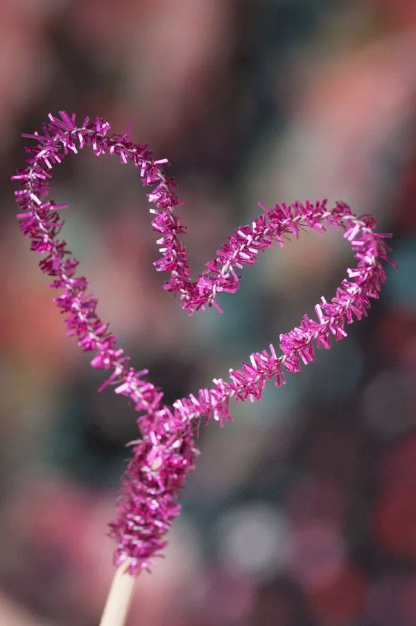 DIY pipe cleaner heart toppers from The Sweetest Occasion