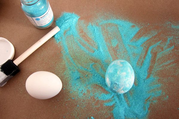 Making glitter Easter eggs | The Sweetest Occasion