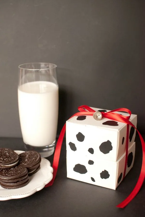 DIY Milk and Cookie Favors | The Sweetest Occasion