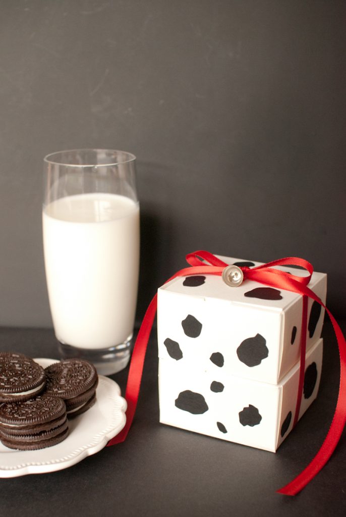 DIY Milk and Cookie Favor Boxes | The Sweetest Occasion