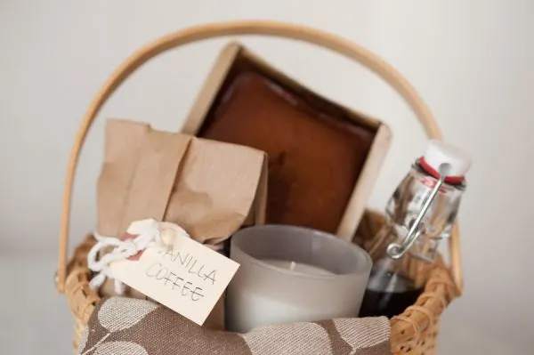 DIY Holiday Hostess Gift Basket