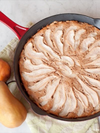 Cinnamon Pear Skillet Cake + Printable Thanksgiving Tags thumbnail