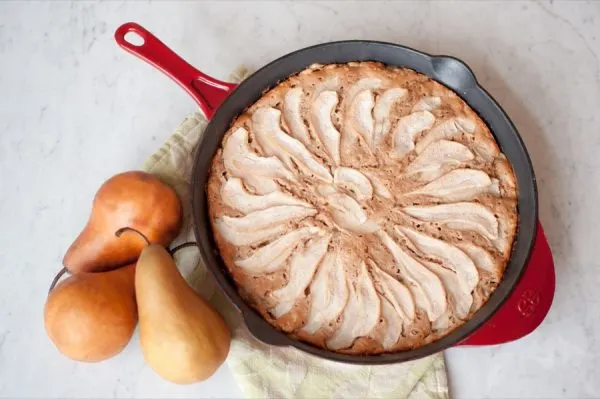 Cinnamon Pear Skillet Cake | The Sweetest Occasion