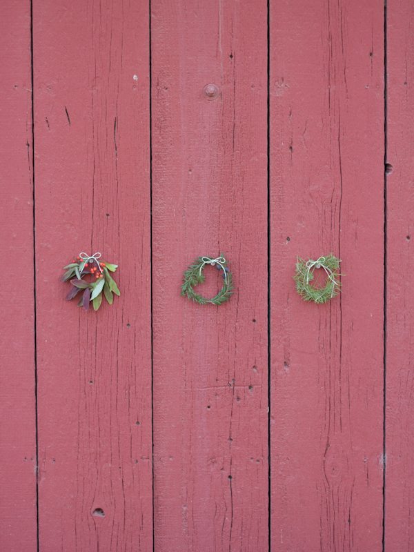 DIY Mini Holiday Wreaths