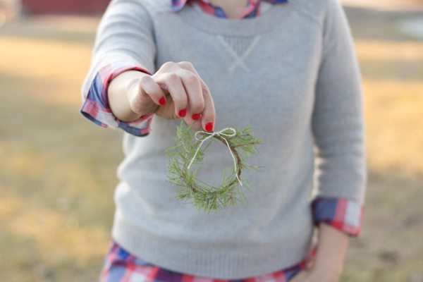 DIY Mini Holiday Wreaths