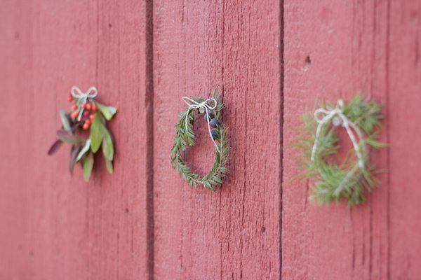DIY Mini Holiday Wreaths