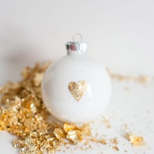 10 Best DIY Christmas Ornaments thumbnail