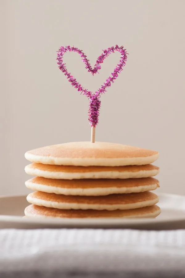 DIY Piper Cleaner Heart Cake Topper