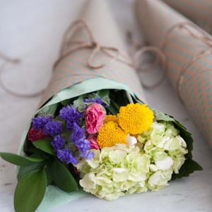 DIY Mini Valentine’s Day Bouquets thumbnail