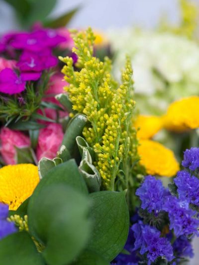 Tips + Tricks: How to Keep Flowers Fresh thumbnail