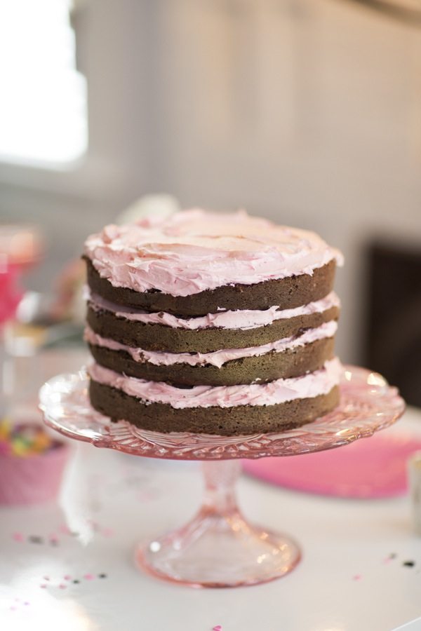 chocolate cake with pink roses