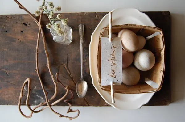 DIY Natural Dyed Easter Eggs