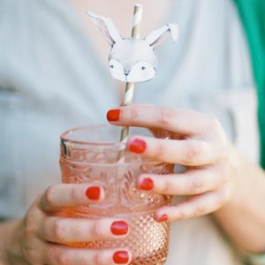 10 Pretty Tabletop Ideas for Your Easter Dinner thumbnail