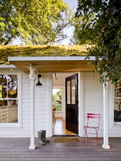 Loving Tiny Houses thumbnail