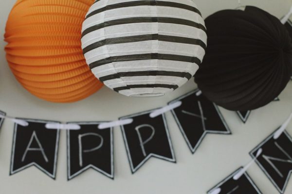 4 Easy Tips for Hosting a Halloween Party from @cydconverse