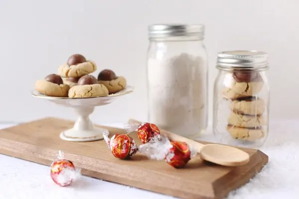 Christmas Chocolate Truffle Cookies by @cydconverse