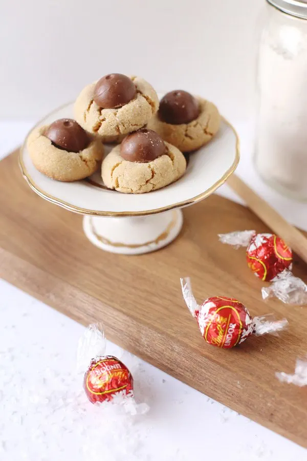 Christmas Chocolate Truffle Cookies by @cydconverse