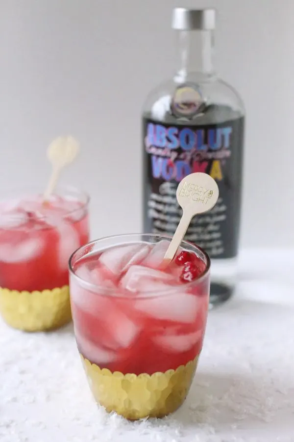 Cranberry Smash Cocktail by @cydconverse